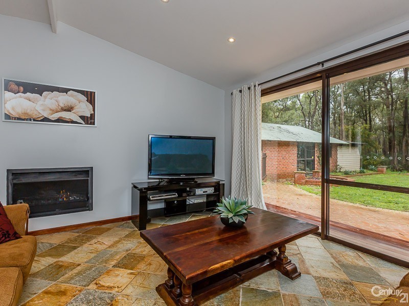 50 Raeburn Road, Roleystone WA 6111