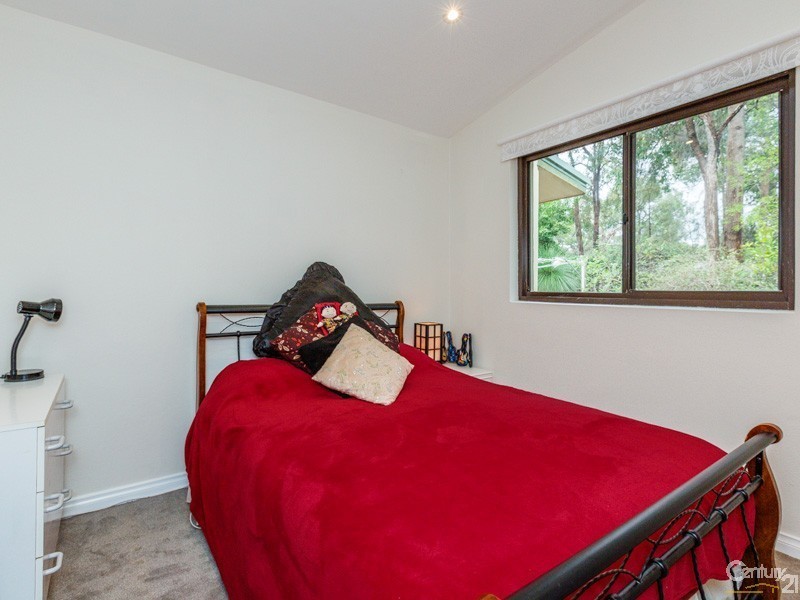 50 Raeburn Road, Roleystone WA 6111