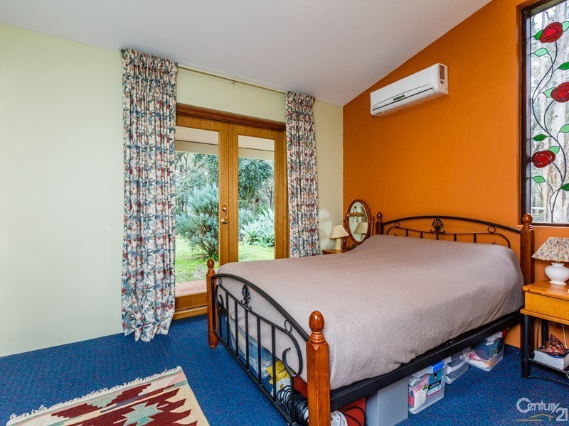 50 Raeburn Road, Roleystone WA 6111