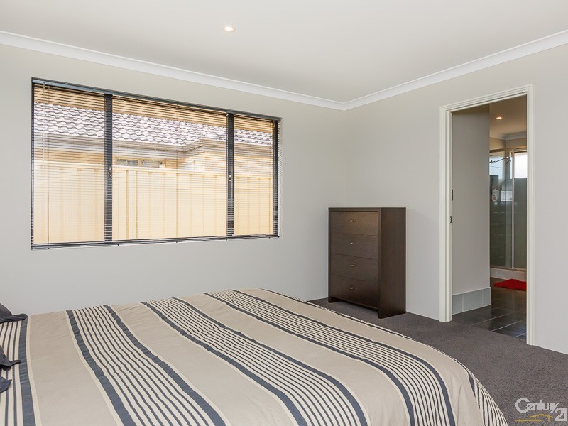 12 Lecania Street, Seville Grove WA 6112