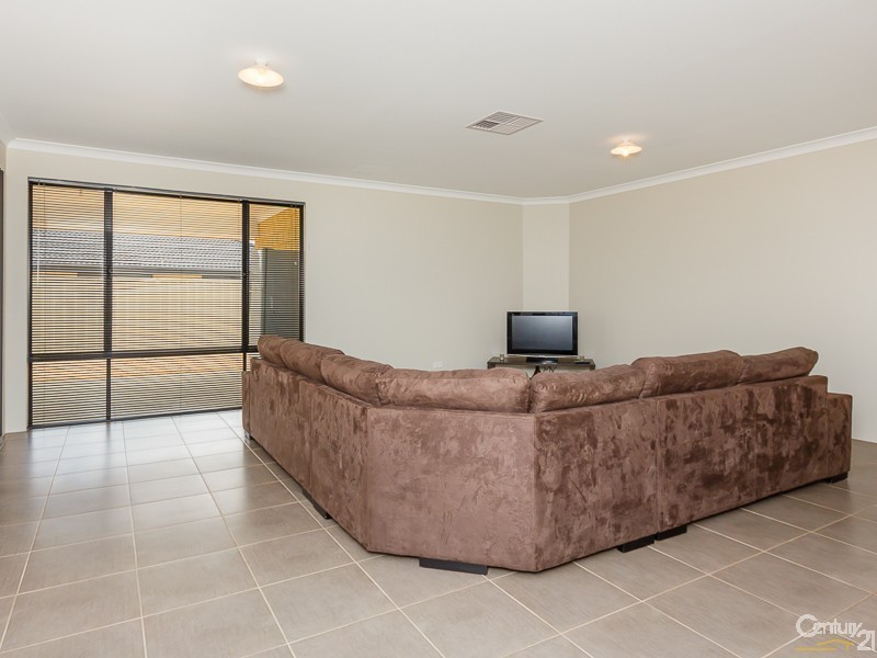 12 Lecania Street, Seville Grove WA 6112