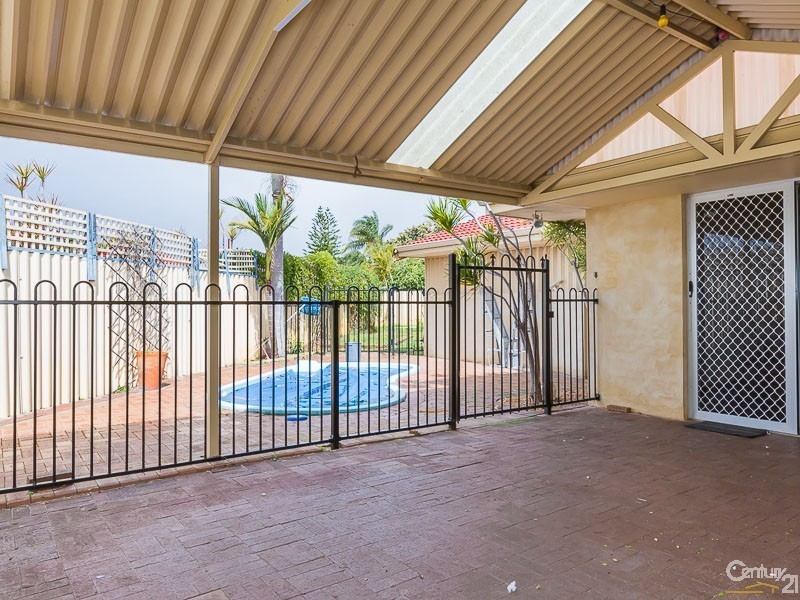 12 Gaze Court, Thornlie WA 6108