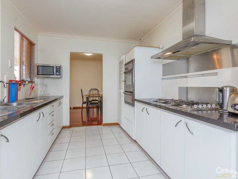 12 Gaze Court, Thornlie WA 6108