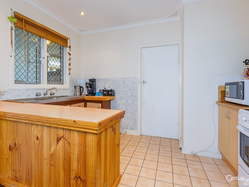 15  Exbury Road, Armadale WA 6112