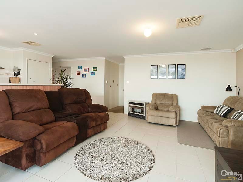 9 Alba Pass, Halls Head WA 6210