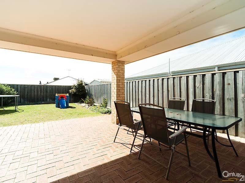 9 Alba Pass, Halls Head WA 6210