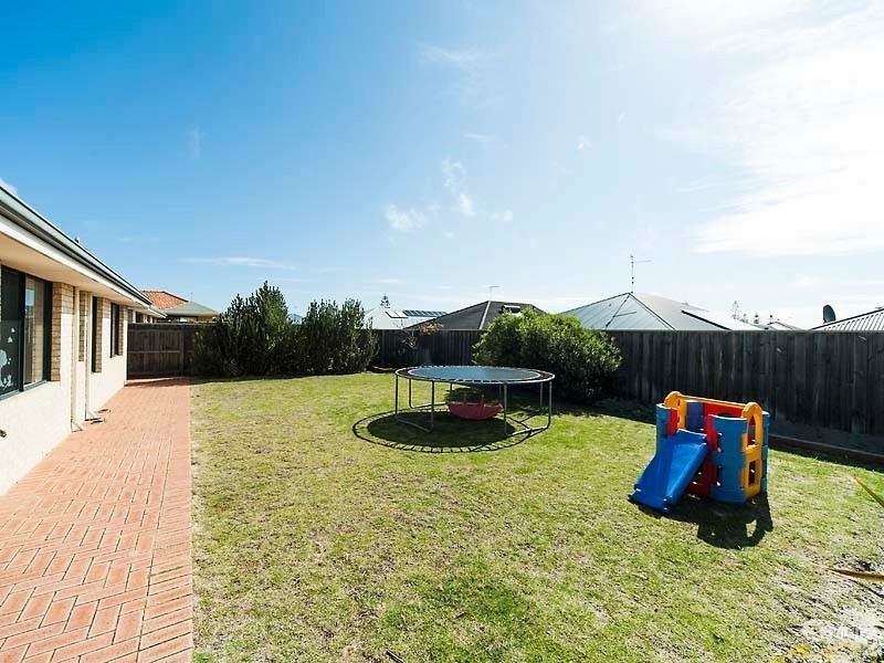 9 Alba Pass, Halls Head WA 6210