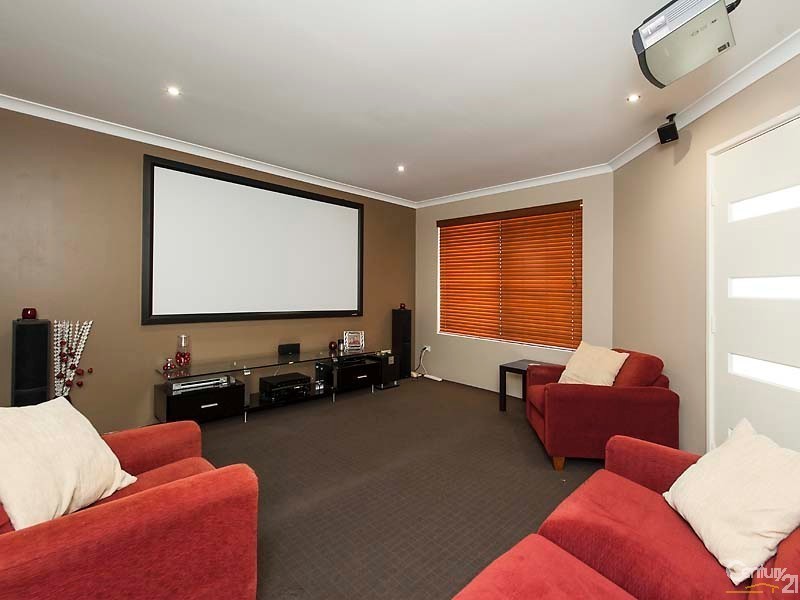 29 Camelot Grove, Carramar WA 6031