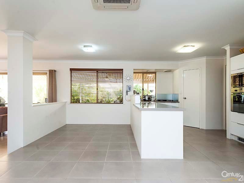29 Camelot Grove, Carramar WA 6031