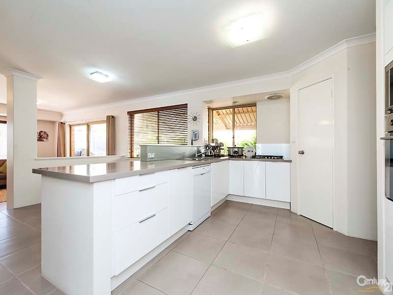 29 Camelot Grove, Carramar WA 6031