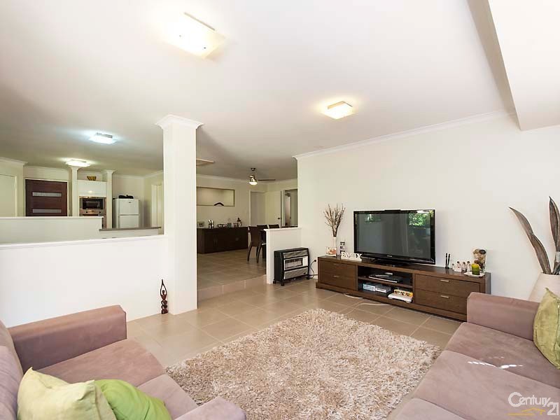 29 Camelot Grove, Carramar WA 6031