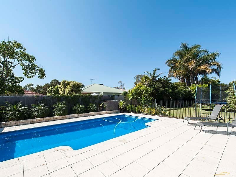 29 Camelot Grove, Carramar WA 6031