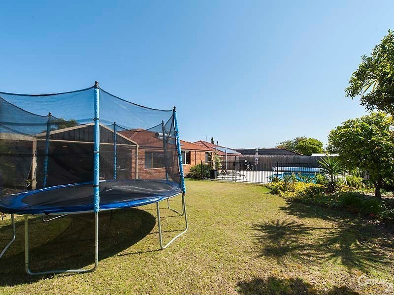 29 Camelot Grove, Carramar WA 6031