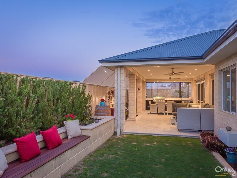 21 Hallstrom Way, Canning Vale WA 6155