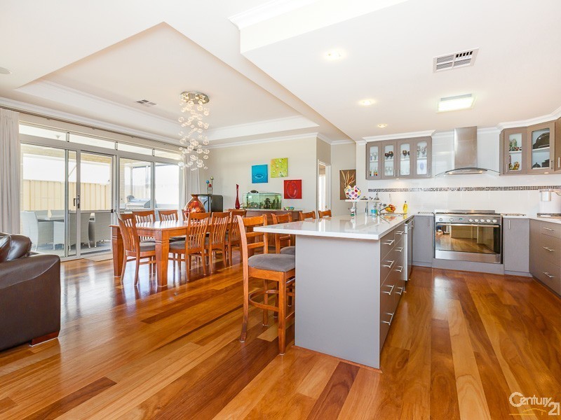 21 Hallstrom Way, Canning Vale WA 6155