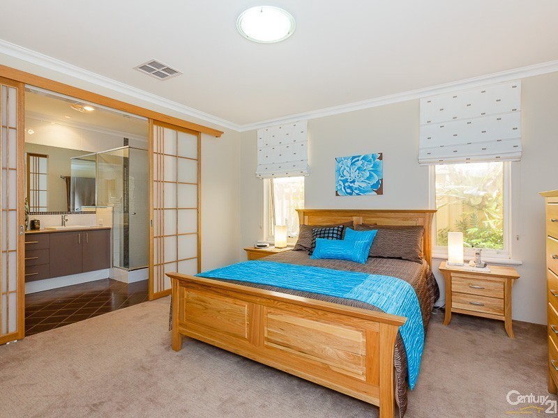 21 Hallstrom Way, Canning Vale WA 6155