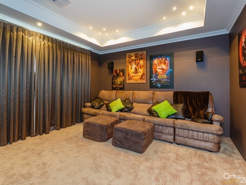 21 Hallstrom Way, Canning Vale WA 6155