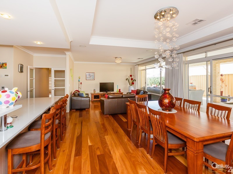 21 Hallstrom Way, Canning Vale WA 6155