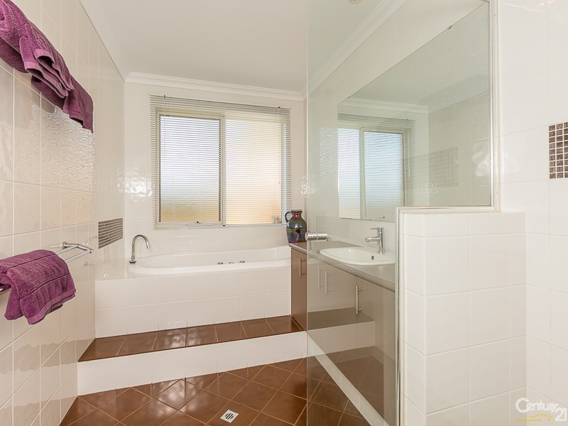 21 Hallstrom Way, Canning Vale WA 6155