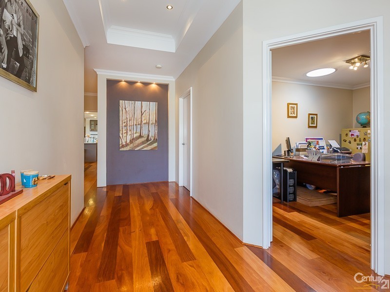 21 Hallstrom Way, Canning Vale WA 6155