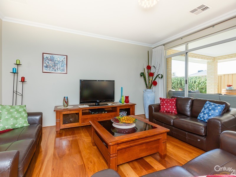 21 Hallstrom Way, Canning Vale WA 6155