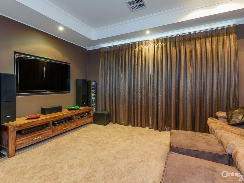 21 Hallstrom Way, Canning Vale WA 6155