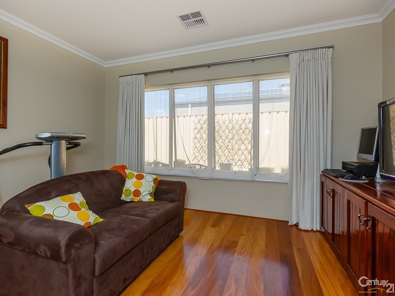 21 Hallstrom Way, Canning Vale WA 6155