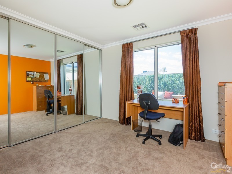 21 Hallstrom Way, Canning Vale WA 6155