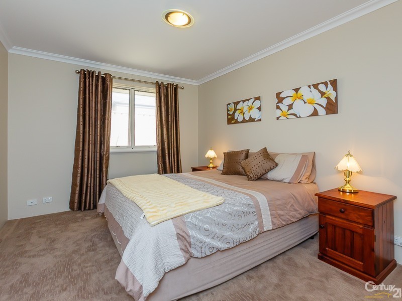 21 Hallstrom Way, Canning Vale WA 6155