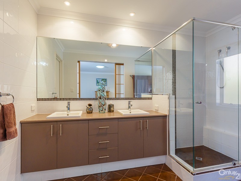 21 Hallstrom Way, Canning Vale WA 6155