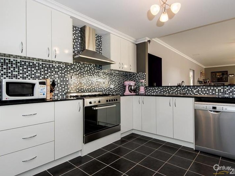17 Deflexa Road, Canning Vale WA 6155