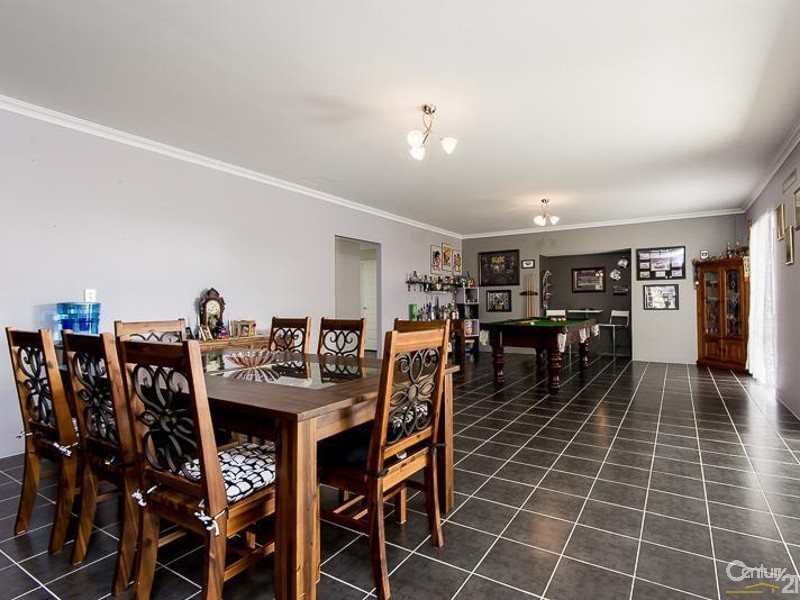 17 Deflexa Road, Canning Vale WA 6155