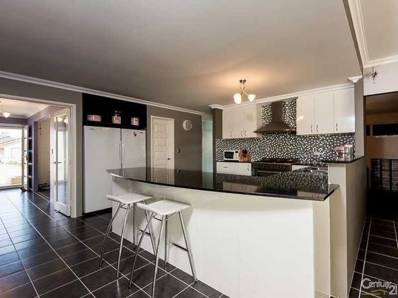 17 Deflexa Road, Canning Vale WA 6155