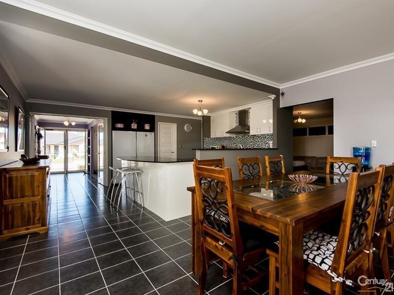 17 Deflexa Road, Canning Vale WA 6155