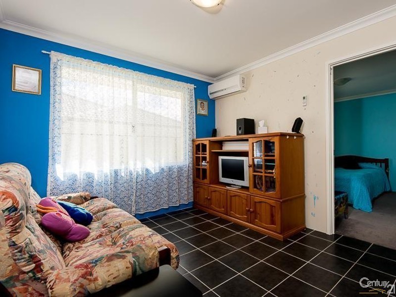 17 Deflexa Road, Canning Vale WA 6155