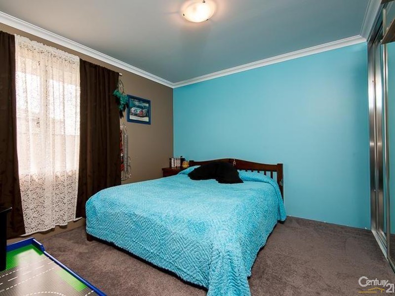 17 Deflexa Road, Canning Vale WA 6155