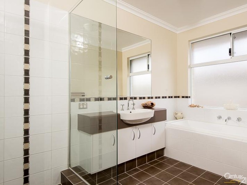 17 Deflexa Road, Canning Vale WA 6155