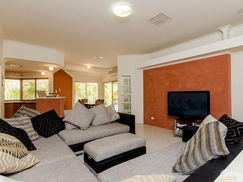 14 Tobermory Pass, Canning Vale WA 6155