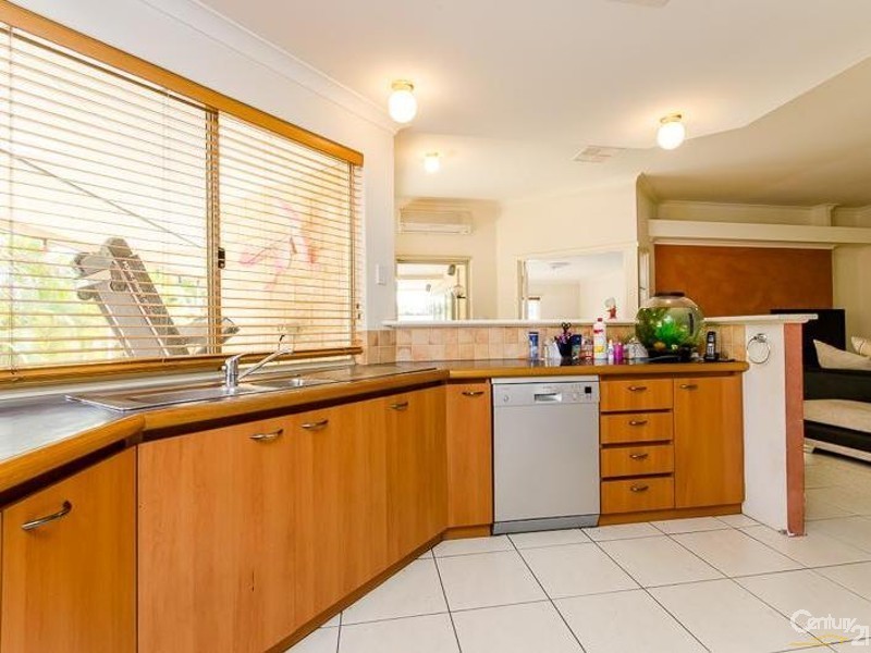 14 Tobermory Pass, Canning Vale WA 6155