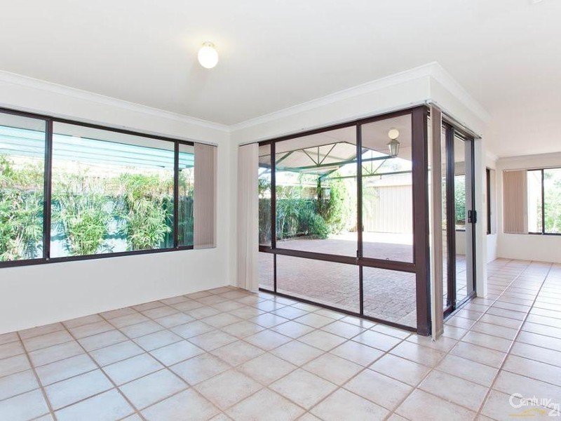 18 Bellbird Avenue, Huntingdale WA 6110