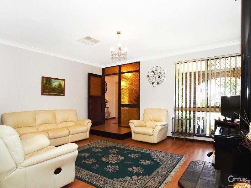 15 Sloan Court, Thornlie WA 6108