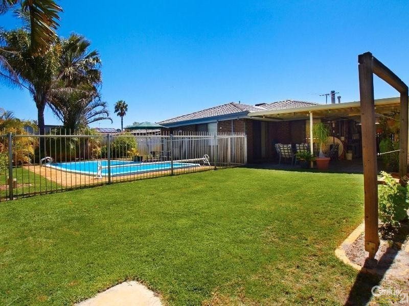 15 Sloan Court, Thornlie WA 6108