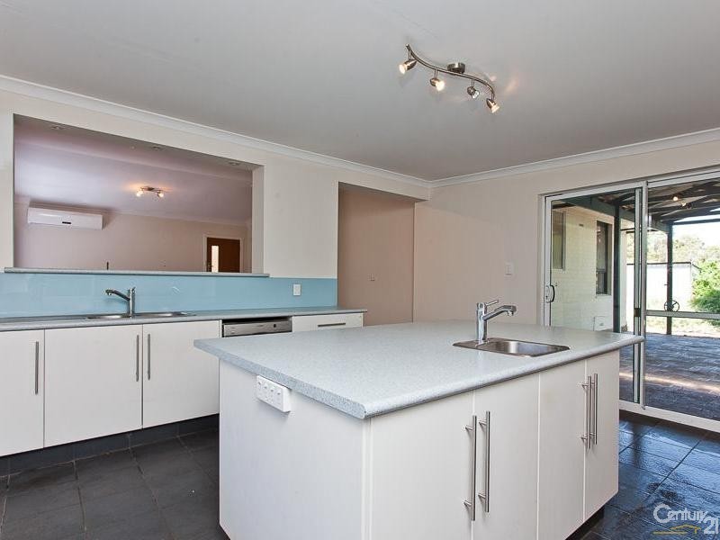 14 Cumberland Road, Forrestfield WA 6058