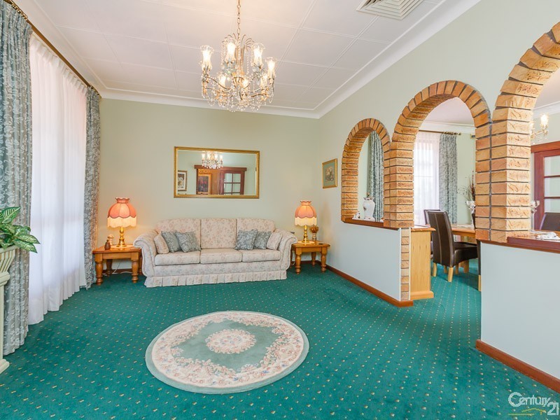 16 Opal Way, Mount Richon WA 6112