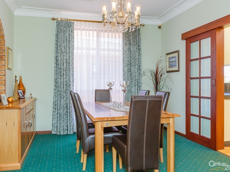 16 Opal Way, Mount Richon WA 6112