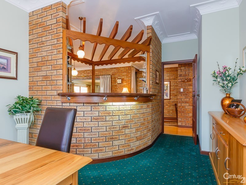 16 Opal Way, Mount Richon WA 6112