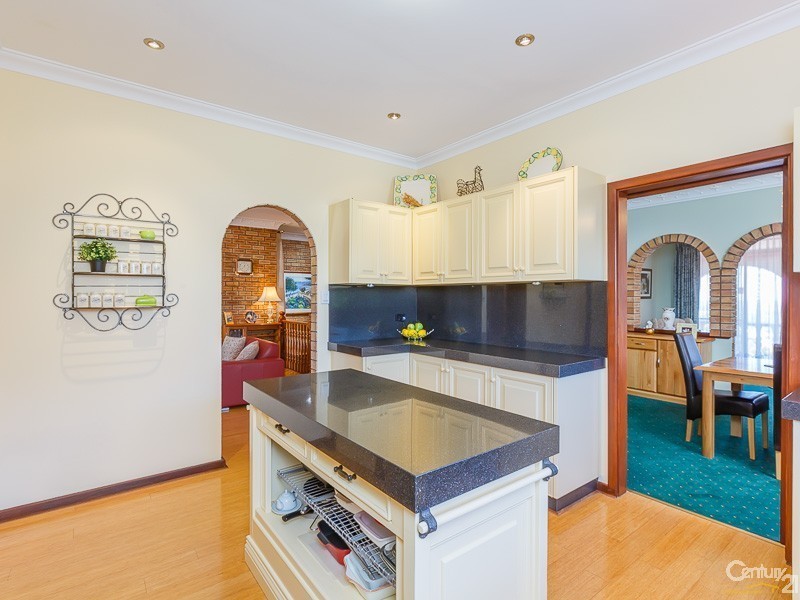16 Opal Way, Mount Richon WA 6112
