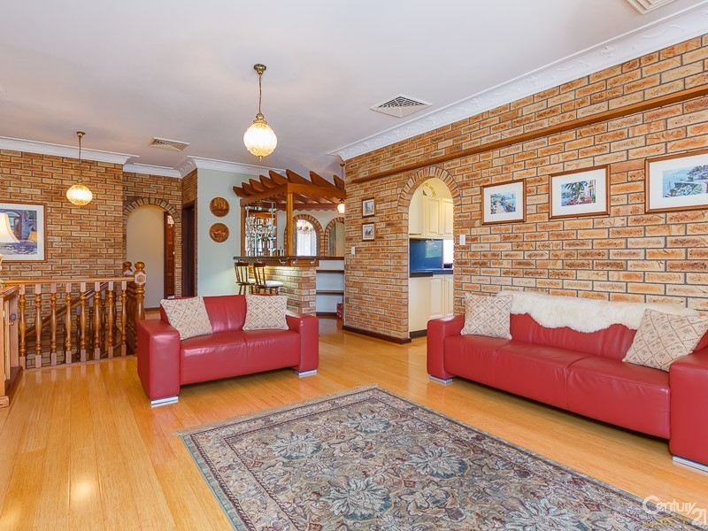 16 Opal Way, Mount Richon WA 6112