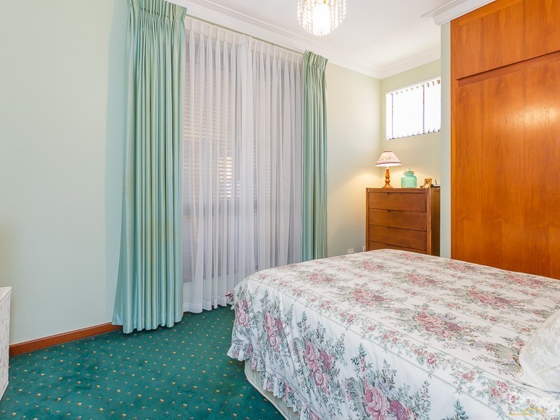 16 Opal Way, Mount Richon WA 6112