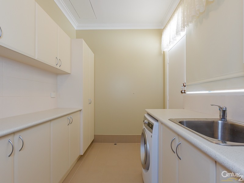 16 Opal Way, Mount Richon WA 6112